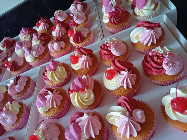 cub-cakes-cakesickles (7)-kireth-ai